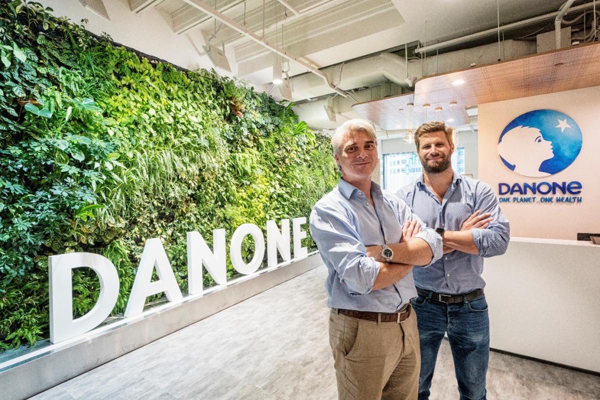 Eric van der Hoeven, Vice President Growth Through Engagement, Danone Early Life Nutrition, and Max Bittner, CEO of Lazada Group signed the strategic partnership on 24 November 2017