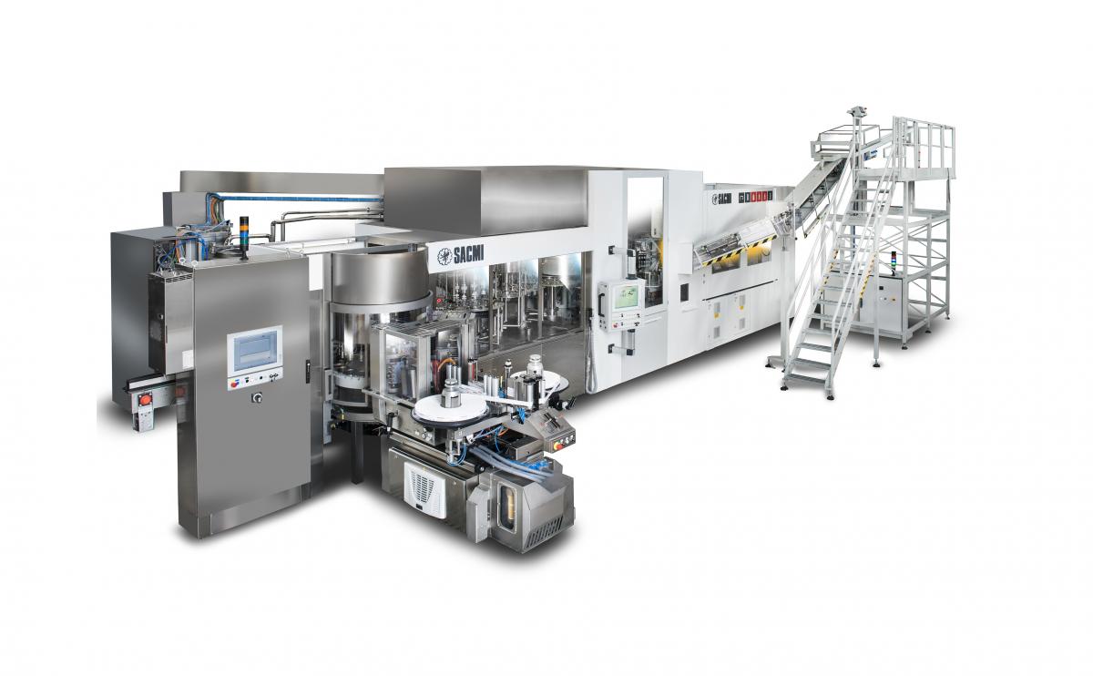 To save on time, space and resources, Sacmi combines stretch-blowing, filling, closing and labelling processes all on the HEROBLOCK machine