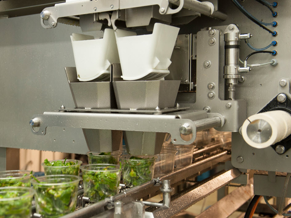 Containers are precisely filled with pickled peppers by Ishida equipment