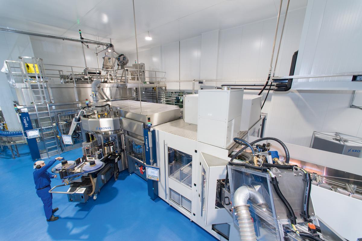 The medicinal water is now filled in PET bottles, using the latest state of the art available on the market: an ErgoBloc L