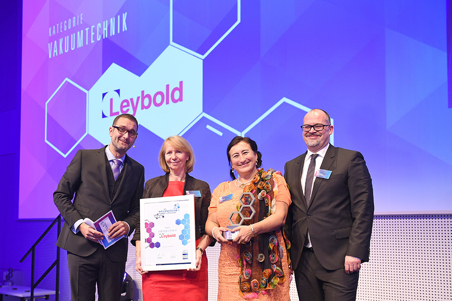 Leybold accepts milestone award from Laborpraxis: B. Meidel, Dr. Sydow, P.Endrös, M. Platthaus 