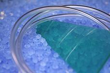 Coloured, transparent compounds for medical devices