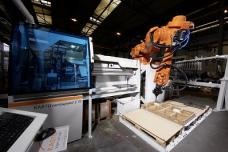 Efficient storage, sawing thanks to integration of intelligent robots