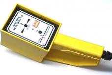 Hand-held metal detectors for small unwanted tramp metal