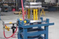 Pneumatic flying cut-off press with new servo drive