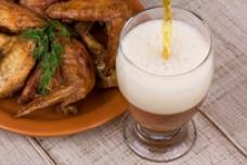 A scientific experiment on beer and spicy chicken wings