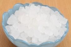 What makes sugar white?
