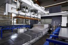 New bandsaw cuts aluminium blocks horizontally