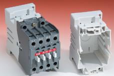 Flame-retardant PBT for use in railways