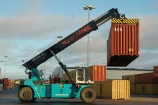 Konecranes presents the world’s first hybrid reach stacker