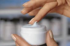 Nature-identical silicone elastomer gels for anti-ageing applications