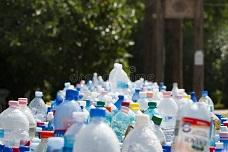 The race to develop and use plastic alternatives