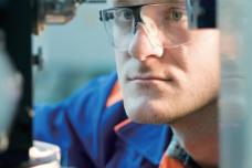 Inspecting flank wear on cutting tools