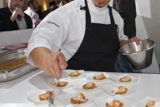 Singapore food demo attracts crowds at Gulfood 2012