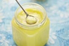 Fermented whey desserts using yoghurt cultures