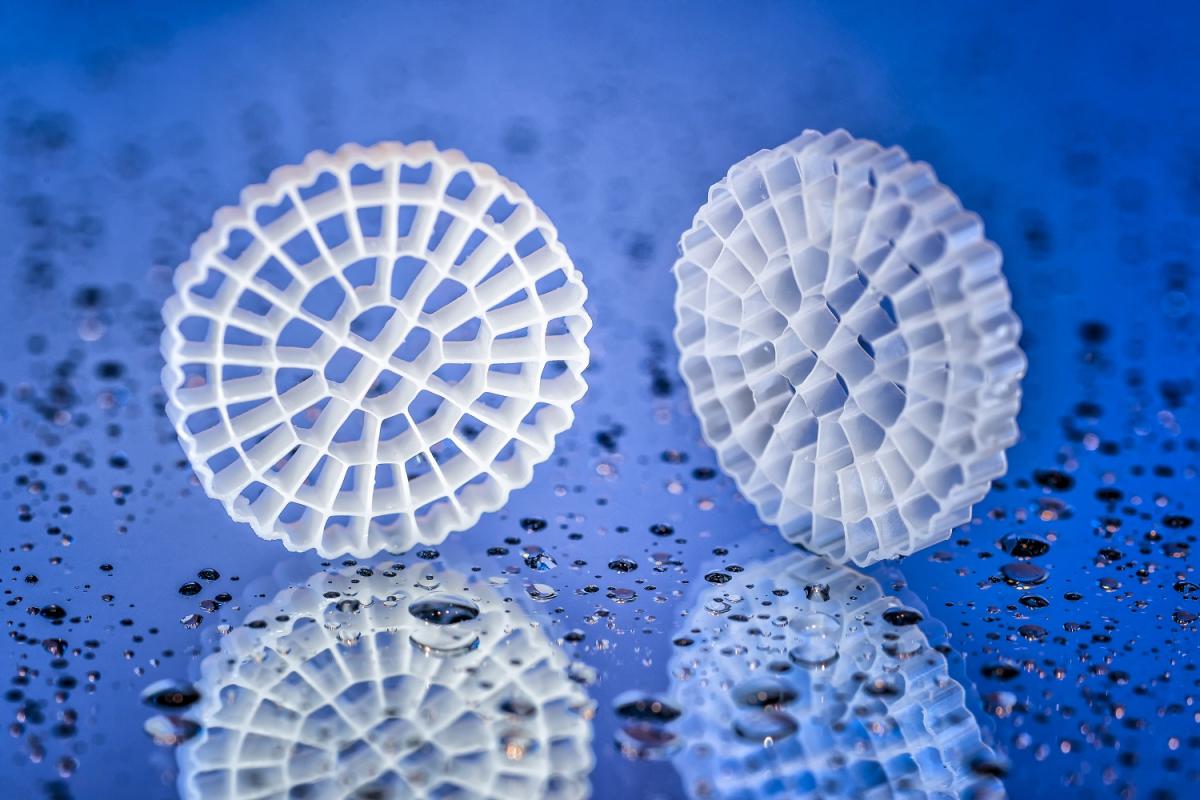 The AnoxKaldnes™ MBBR (Moving Bed Biofilm Reactor) technology is based on the biofilm principle and is used for biological wastewater treatment. Microorganisms grow on small specially designed plastic carriers that are kept suspended in a reactor. 